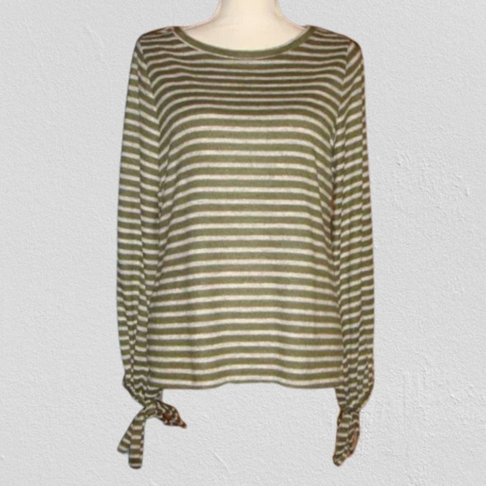 a.n.a. Tie Cuff Top M